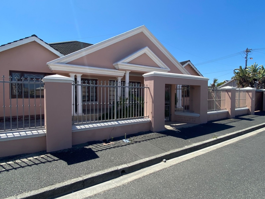 To Let 4 Bedroom Property for Rent in Lansdowne Western Cape